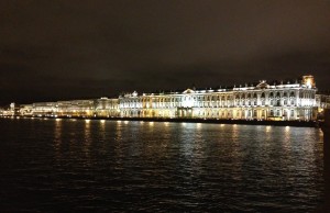 uitzicht op de oevers van de Neva St Petersburg