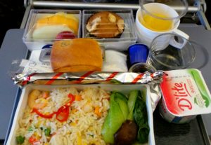 singapore-airlines-vliegtuigmaaltijd-eten-in-de-lucht-luchtvaartmaatschapij